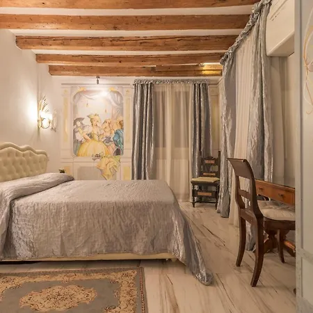 Noble House With @original Venetian Murales Apartment