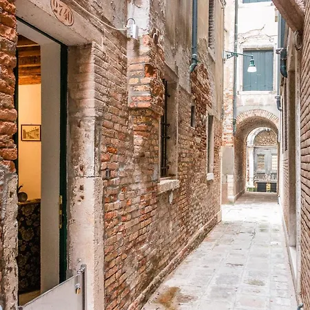 Noble House With @original Venetian Murales