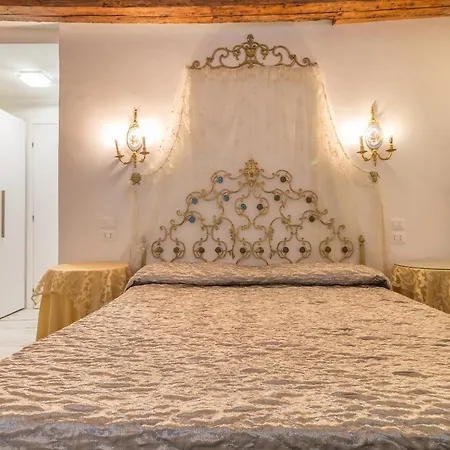 Noble House With @original Venetian Murales Apartment *