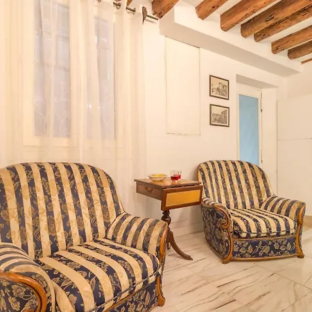 Noble House With @original Venetian Murales Apartment
